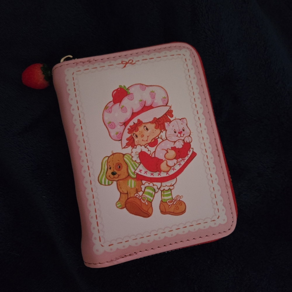 3D Strawberry Figure Graphic Small Wallet with Strawberry Keychain 🍓